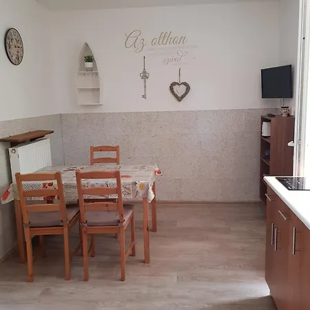 Falevel Apartmanhaz Balatonfenyves