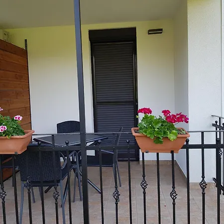 Falevel Apartmanhaz *