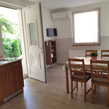 Falevel Apartmanhaz Balatonfenyves