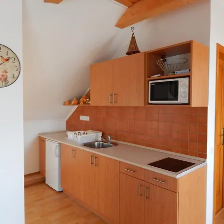Falevel Apartmanhaz Lejlighed *