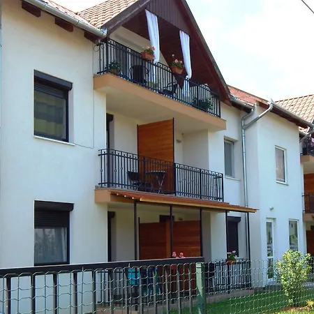 Falevel Apartmanhaz Daire *