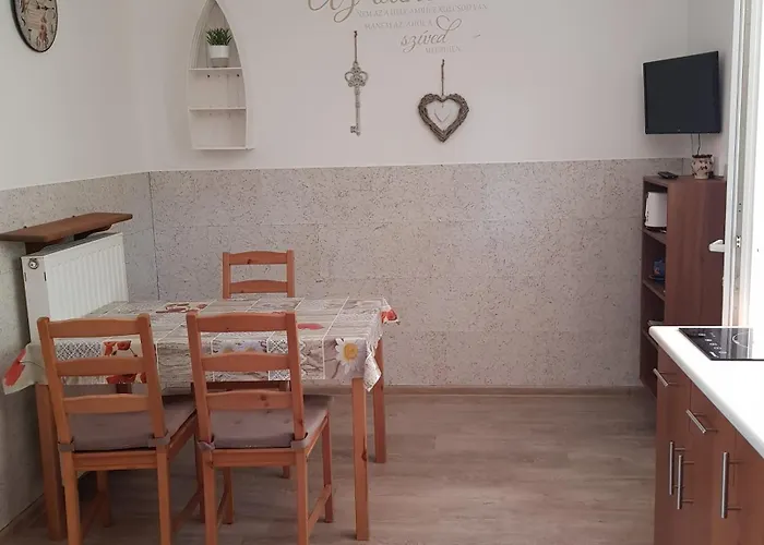 Falevel Apartmanhaz 鲍洛通费尼韦什