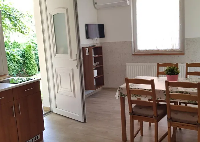 Falevel Apartmanhaz 鲍洛通费尼韦什