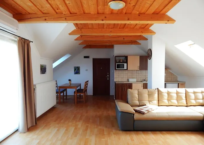 Falevel Apartmanhaz 公寓