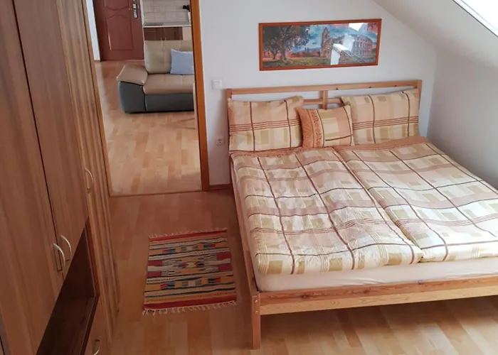 Falevel Apartmanhaz 公寓 *