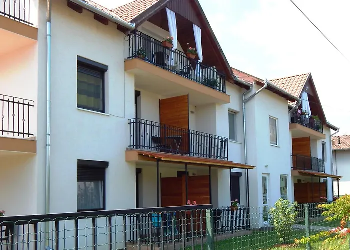 Falevel Apartmanhaz 公寓 *